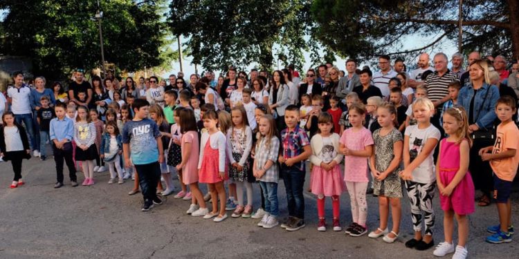 Poziv za dodjelu „poklon bona prvašićima“